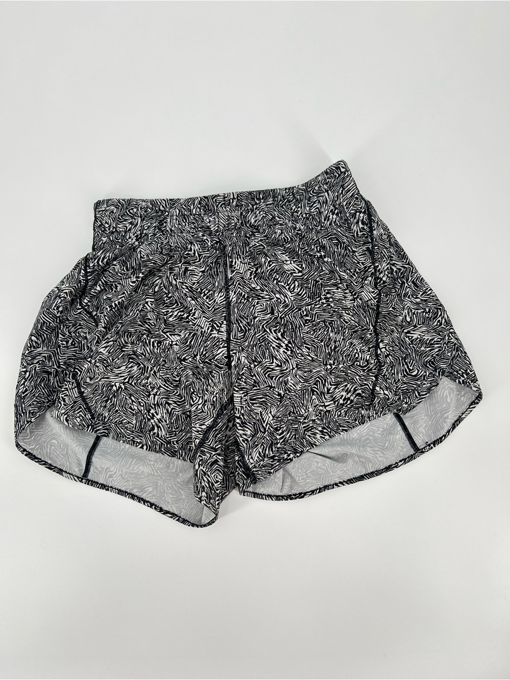 Lululemon Track That Mid-Rise Lined Short 5" Offbeat Alpine White Black
